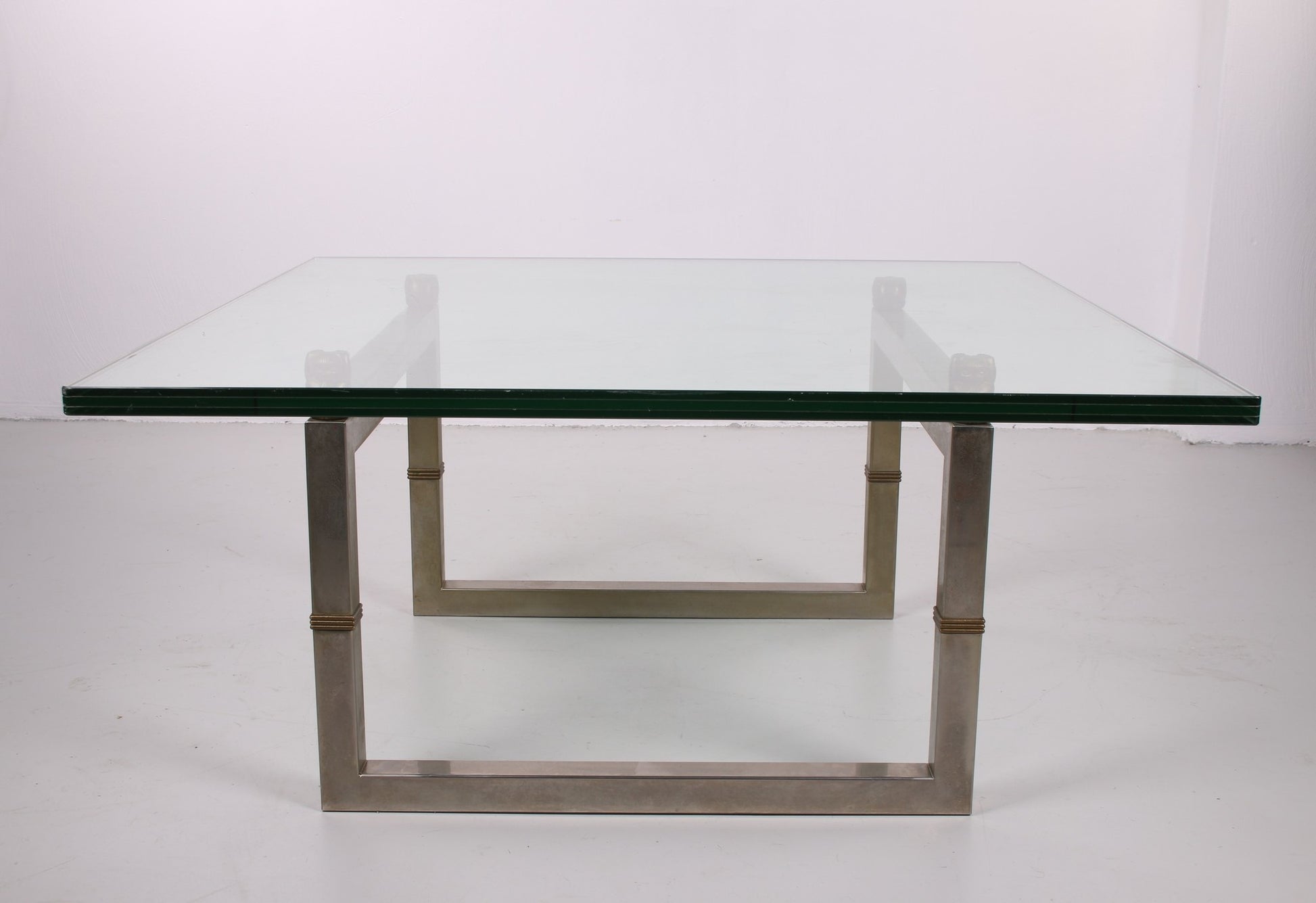 Peter Ghyczy glazen salontafel met roestvrij stalen frame Biri T29 voorkant