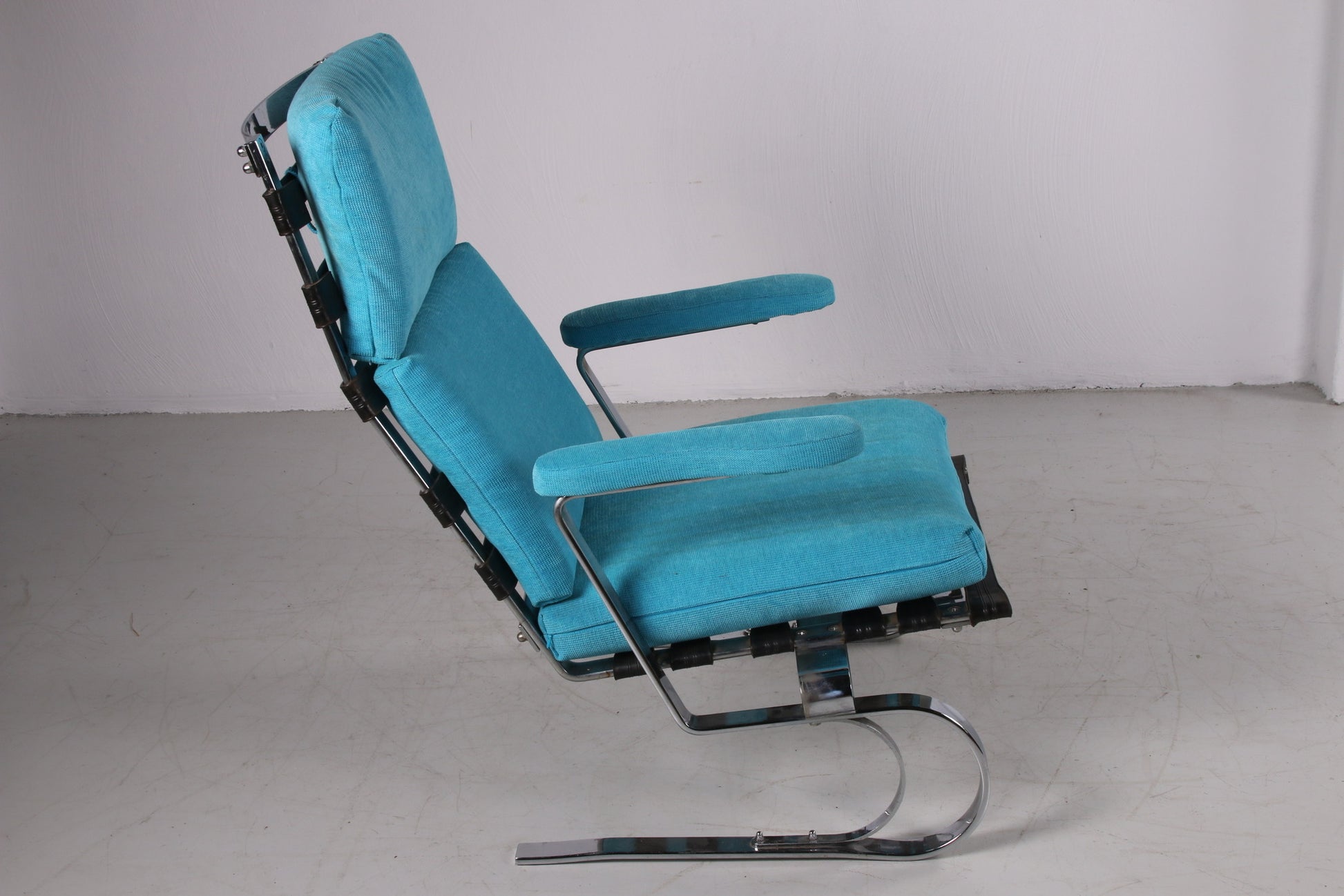 Relax stoel Met chrome en zee blauwe bekleding jaren70 zijkant