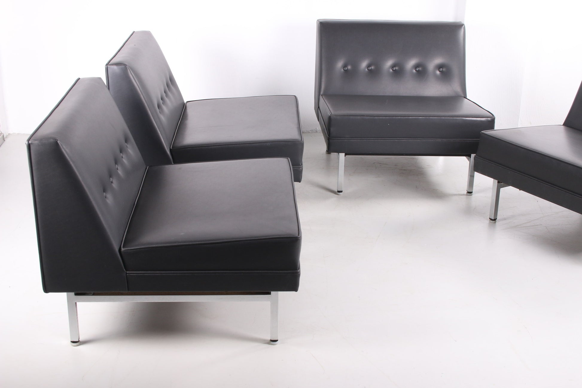 Mid Century 4 elementen sofa ontwerp van George Nelson gemaakt door Herman Miller stoelen los zijkant