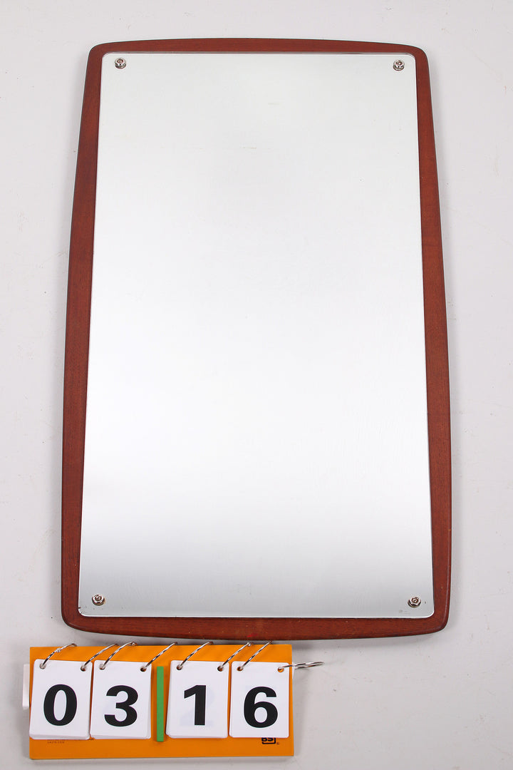 Mooie Grote Deense spiegel op een teak houten ondergond vast gemaakt 1960s voorkant