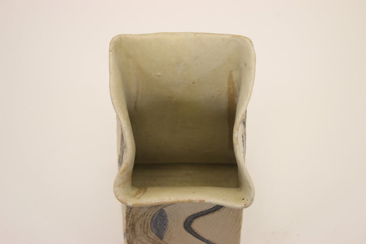 Studio Aardewerk Model Vaas uit Denemarken gemerkt RUTH 87 bovenkant