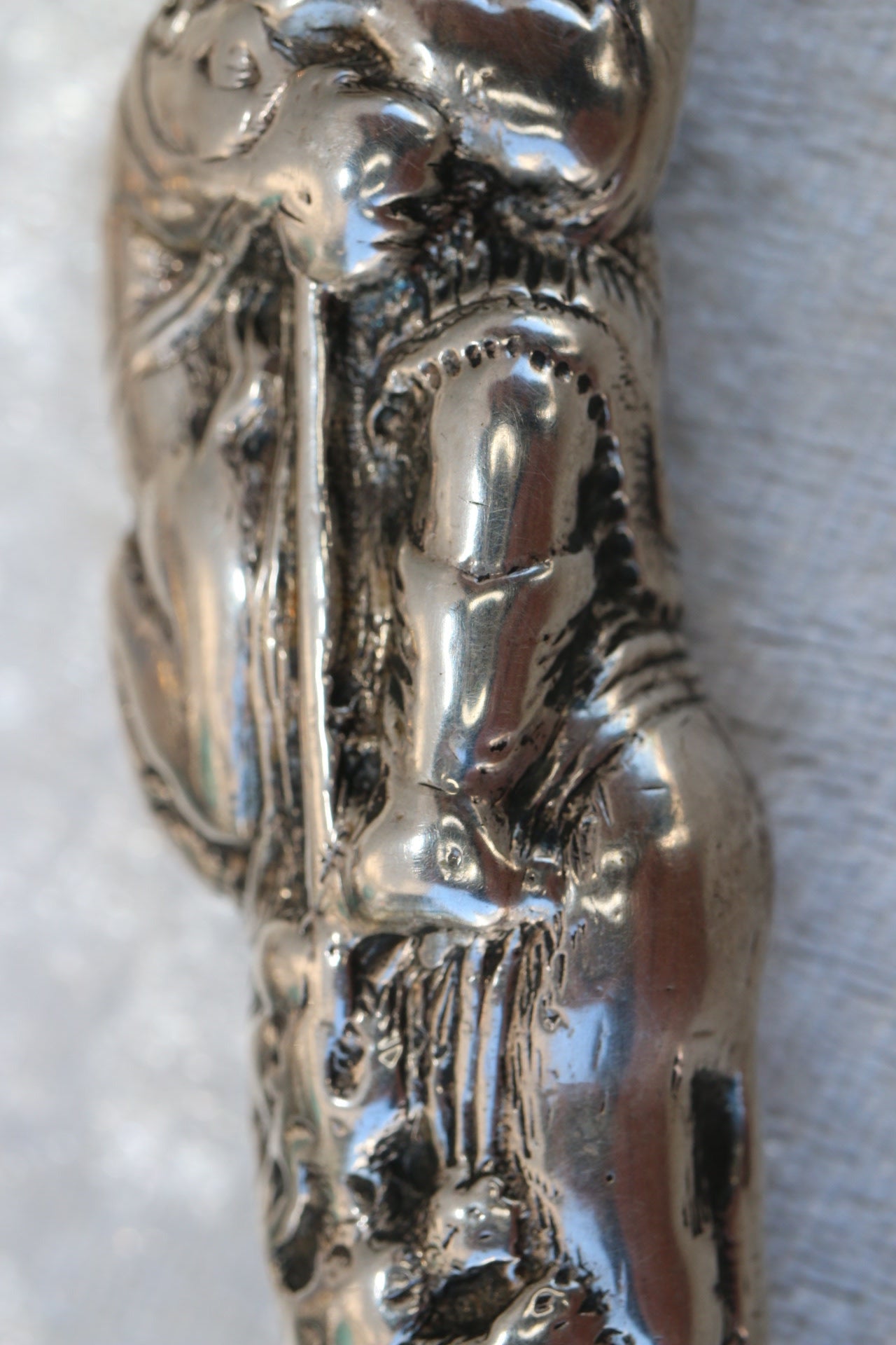 Zilveren Lakstempel Joris met de Draak detail voet